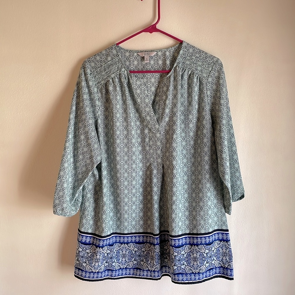 Cute tunic - wear with jeans or dress pants. Great colors and shoulder detail.